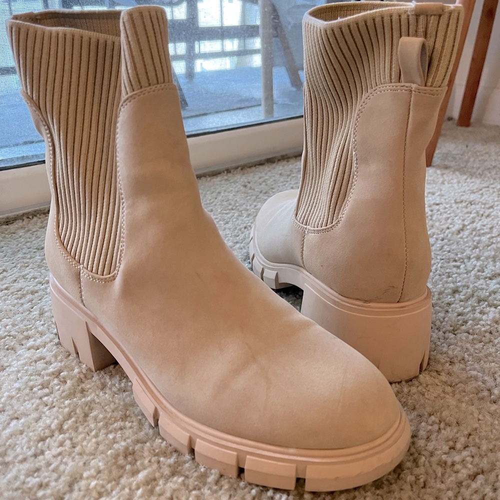 SAND SUEDE BOOT
